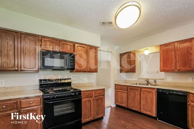 Building Photo - 2306 Peaceful Valley Dr