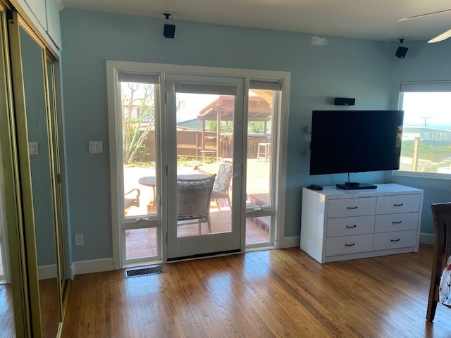 Master bedroom looks out at front yard - 524 Paseo de la Playa