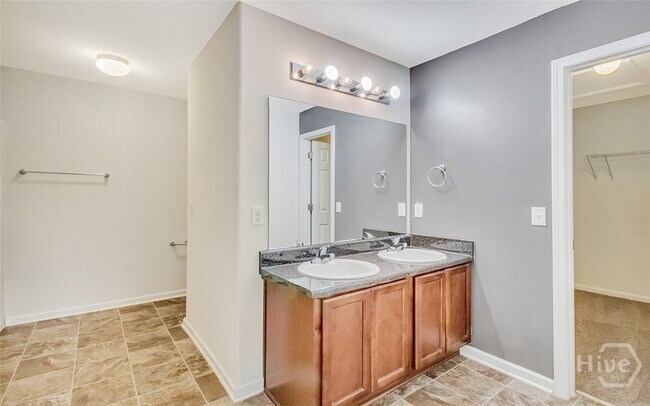 Building Photo - 40 Burnt Oak Rd