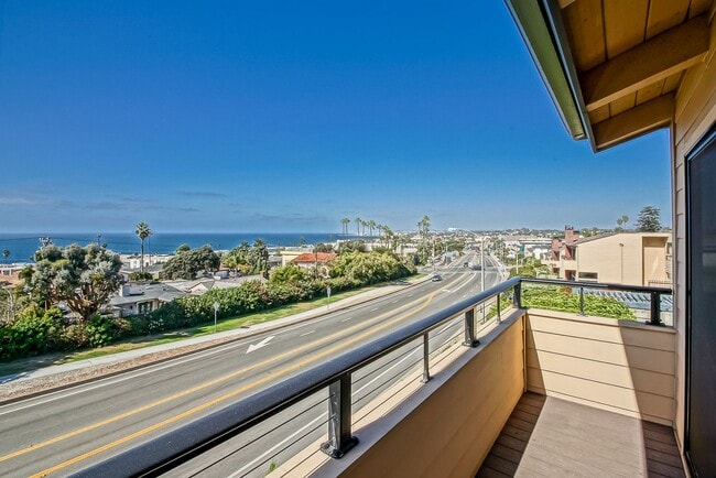 Building Photo - REMODELED, SPACIOUS & BRIGHT OCEAN-FACING CONDO IN BEAUTIFUL COMPLEX PERCHED ABOVE HOLLYWOOD RIVI...