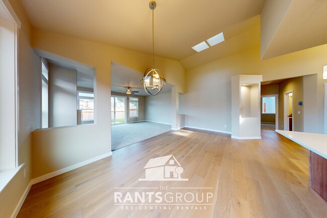 Building Photo - Newer Rambler in Hawks Prairie! Easy JBLM ...