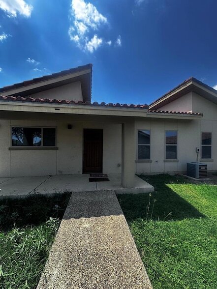 Primary Photo - 1120 Crown Ridge