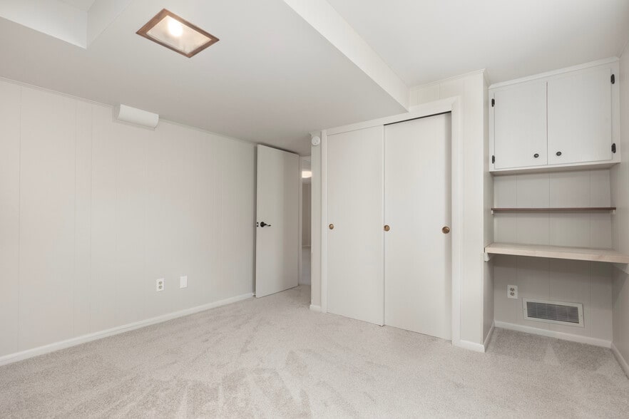 Basement bedroom - 3119 Sumter Ave S