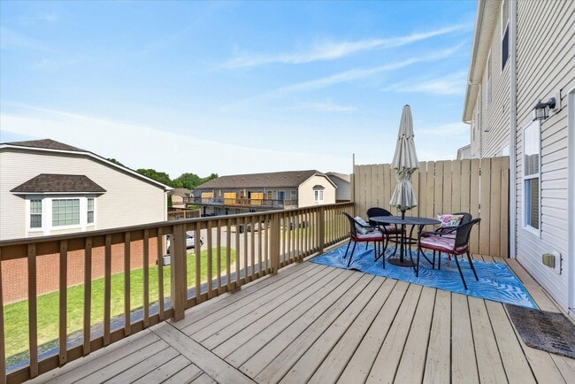 Building Photo - 3 Bedroom 3 1/2 Bath Pet Friendly Condo For Rent!