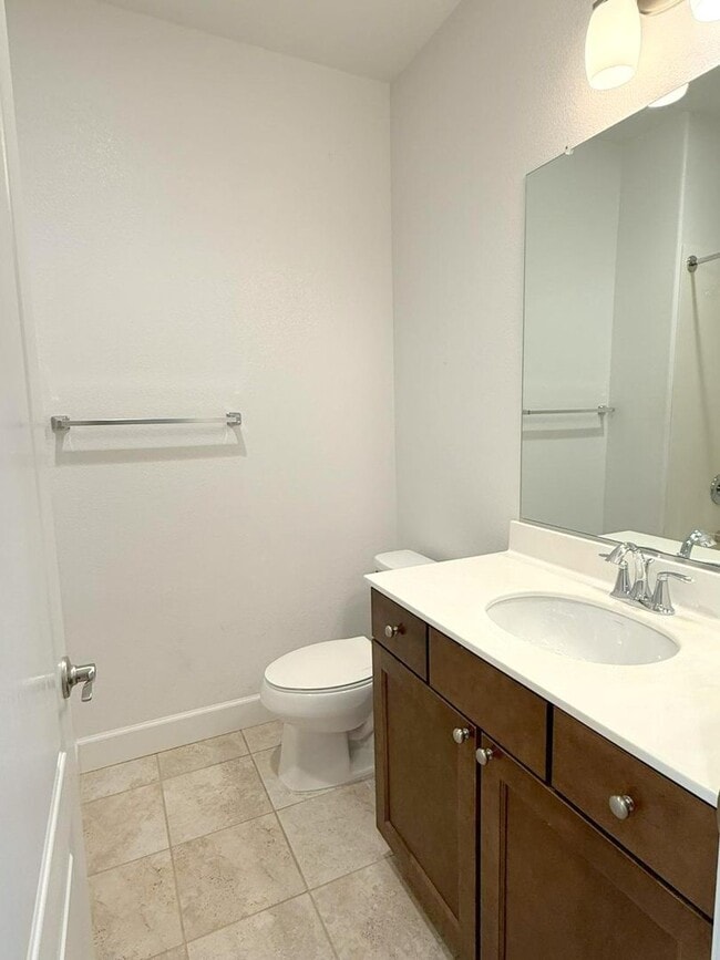 Building Photo - Modern & Luxurious Ryan Terrace Townhouse ...