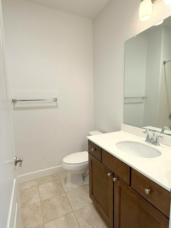 Building Photo - NEW PRICE ! Modern & Luxurious Ryan Terrac...