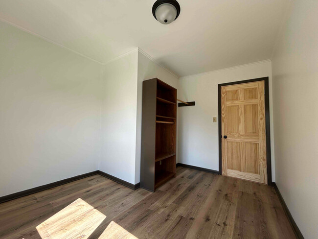 Building Photo - 1416 Elm Ave