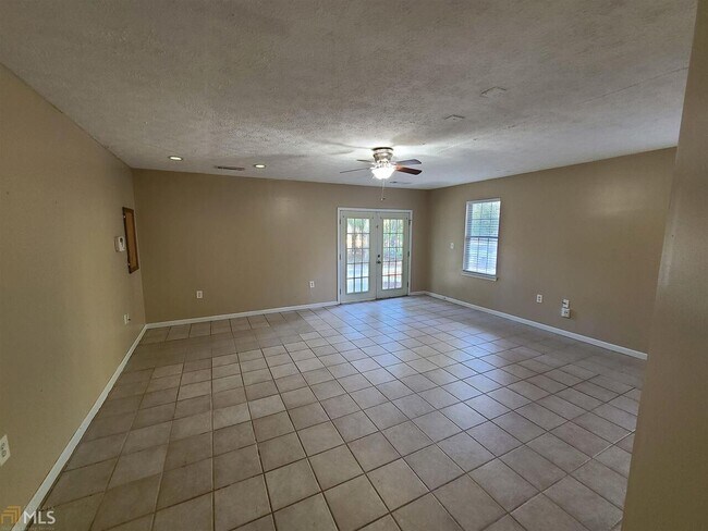 Building Photo - 26 Lullwater Dr