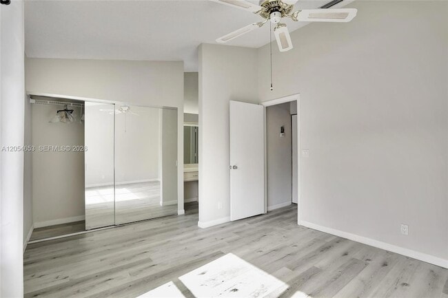 Building Photo - 4615 Carambola Cir S