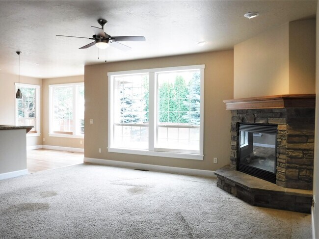 Building Photo - The perfect Eagle home with 3 bed, 3 bath, office, and bonus room! Located off Floating Feather b...