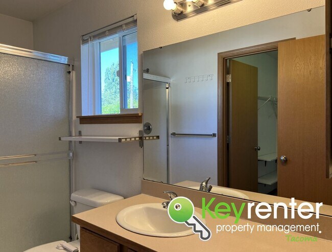 Building Photo - Fern Hill Family Home: Jack & Jill Bath, F...
