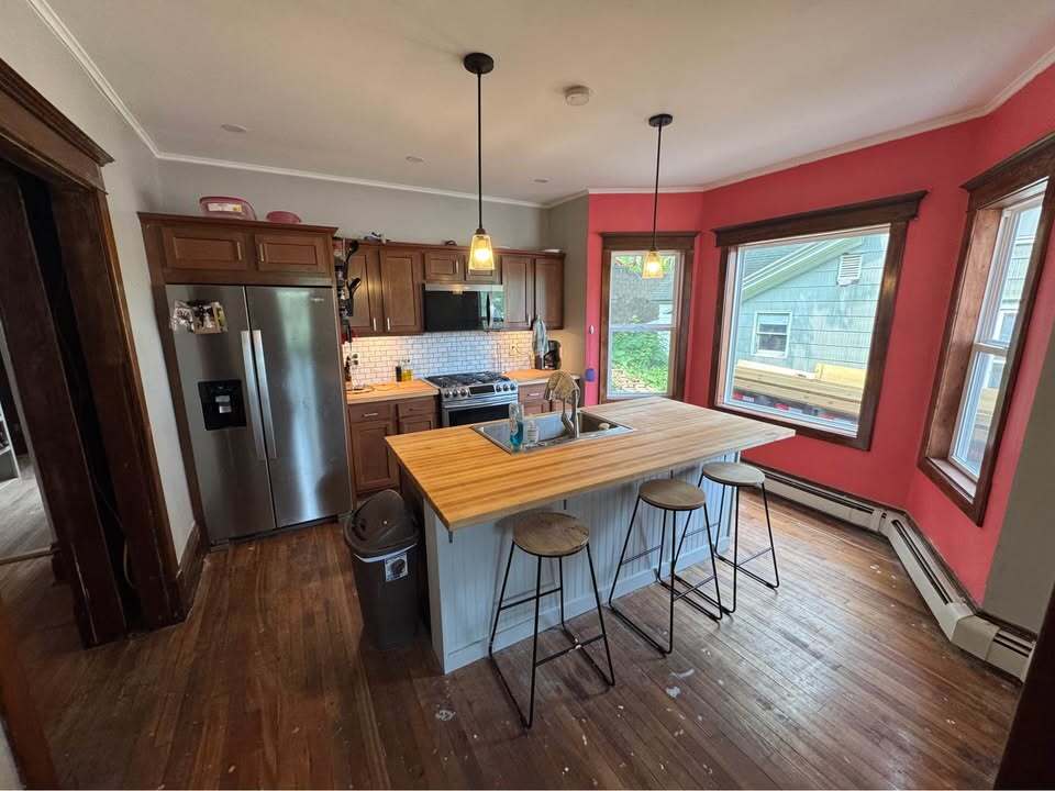 Building Photo - 911 College Ave