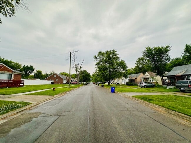 Building Photo - Nicely Updated 3 Bedroom 1 Bath Welcome Se...