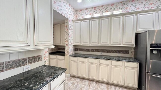 Building Photo - 934 Westpark Dr