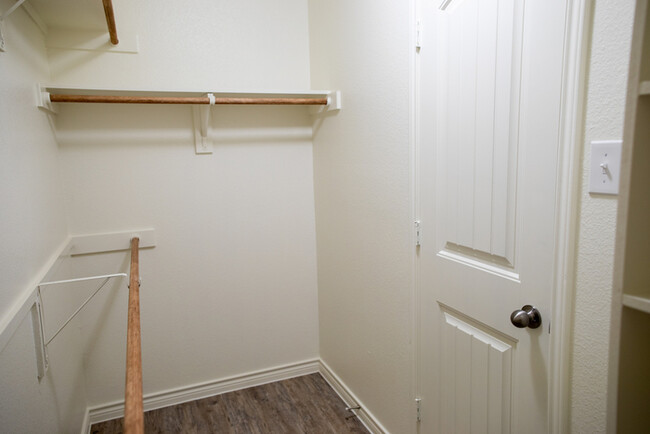 Building Photo - 1708 Bobolink