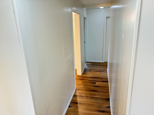 Building Photo - Huge 4 bedroom 2 bath house!