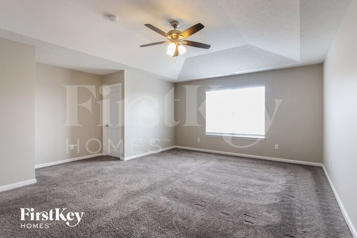 Building Photo - 380 Thunderwood Dr