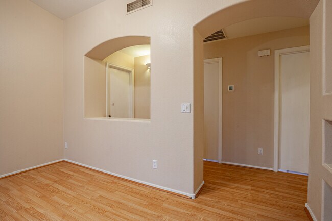 Building Photo - 6590 Tuzigoot Way