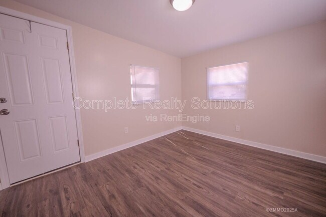 Building Photo - 10200 Tappan Dr