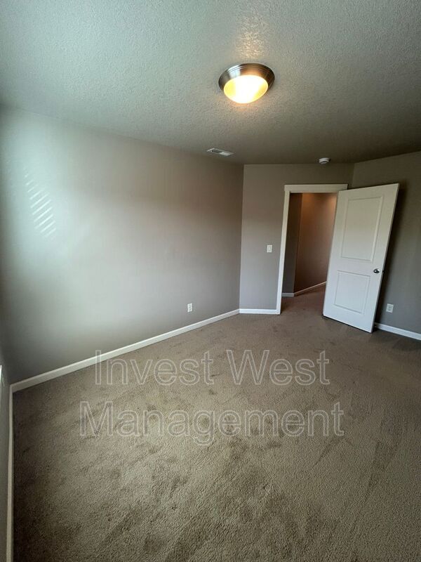 Building Photo - 510 N Horns Corner Dr