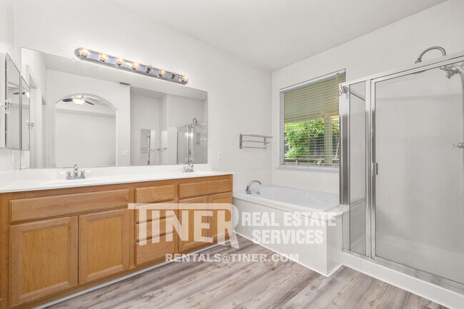 Building Photo - 51 Tulip Tree Cir