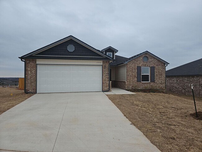 Building Photo - New 3 bedroom 2 bath home in Edmond schools