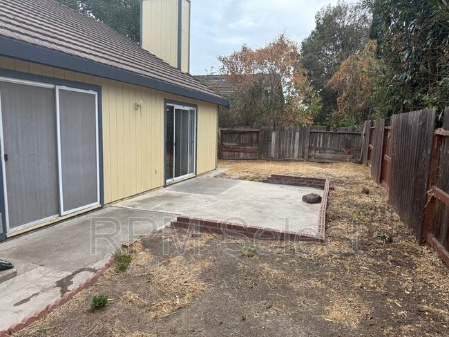Building Photo - 8012 Parkgate Way