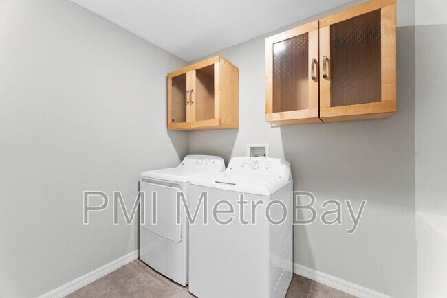 Building Photo - 9703 Sage Creek Dr