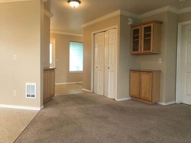 Building Photo - Walnut Grove 2 Bedroom, 2 Bath Condominium