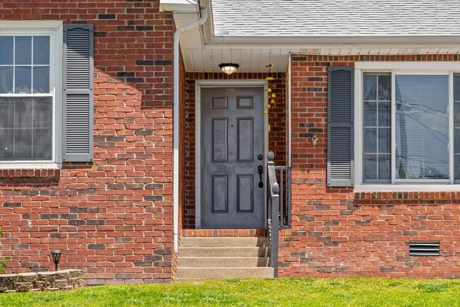 Building Photo - 1409 Janet Way Dr