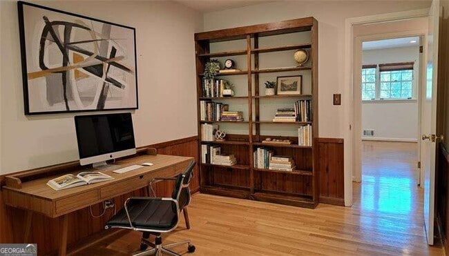 Building Photo - 1176 Converse Dr NE