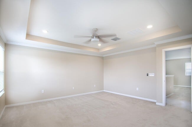 Building Photo - 5600 NW Pine Trail Cir