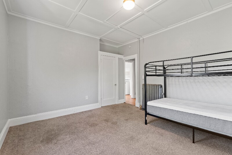 Building Photo - 912-914 Bank St