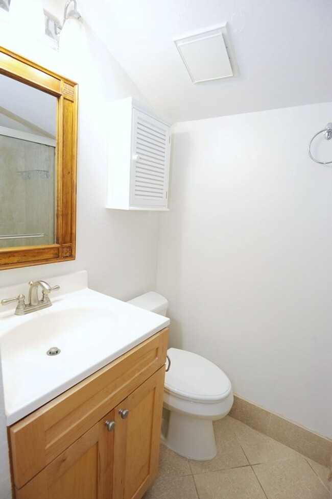 Building Photo - 3 Bedroom Townhouse - $2800/mo - ANNUAL RE...
