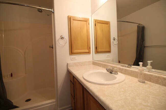Building Photo - Great Home in West Greeley