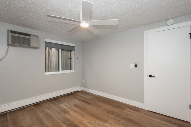 Interior Photo - 1341 Cook