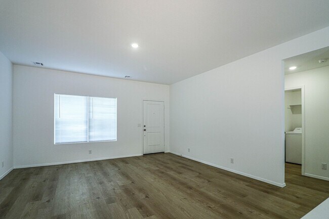 Building Photo - 3122 S 15th Pl