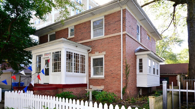 Primary Photo - 7356 N Ashland Blvd