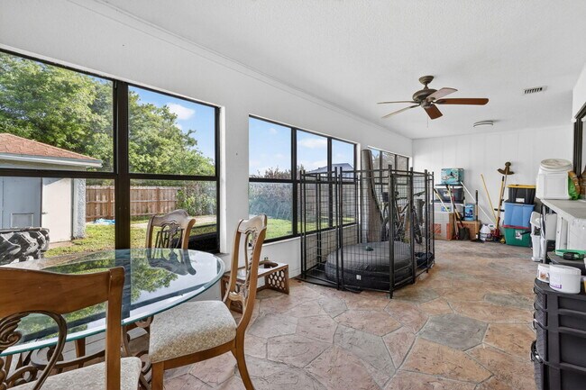 Building Photo - 481 SW Aster Rd