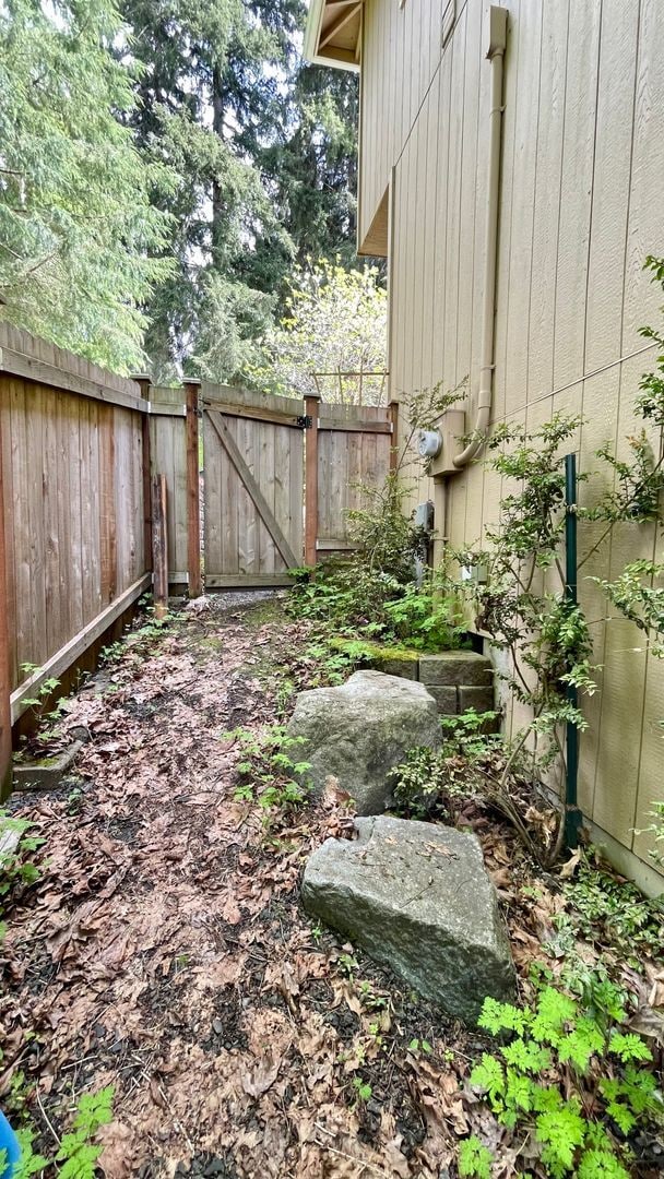 Building Photo - Large 2 Bedroom 2.5 Bath Home With Fenced Yard & Wrap Around Deck in Clearwood Community! Lake, T...