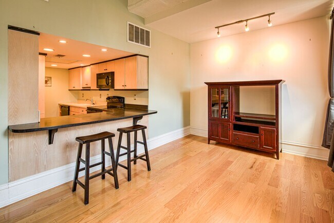 Building Photo - Welcome to the Baynard House; Elegant, Spacious & Bright Showing- Coming Soon