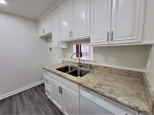 Building Photo - 2553 Lancaster Ct