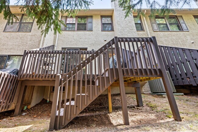 Building Photo - 1430 Redwood Ct