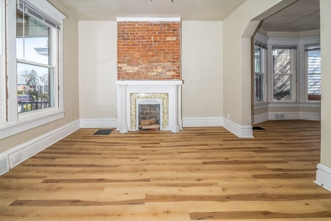 Building Photo - 402 Woodland Ave