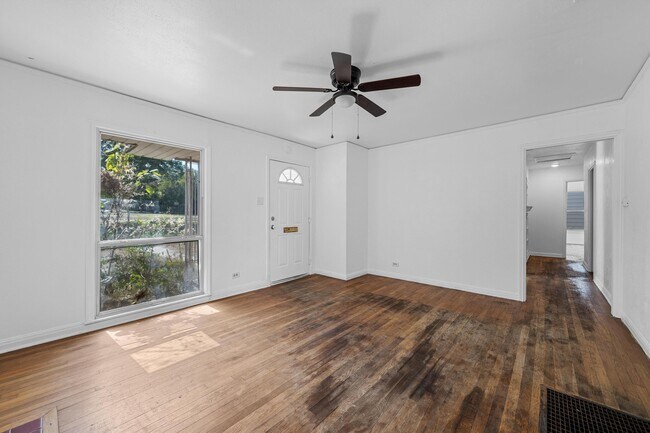 Building Photo - 3025 Mitchell Ave