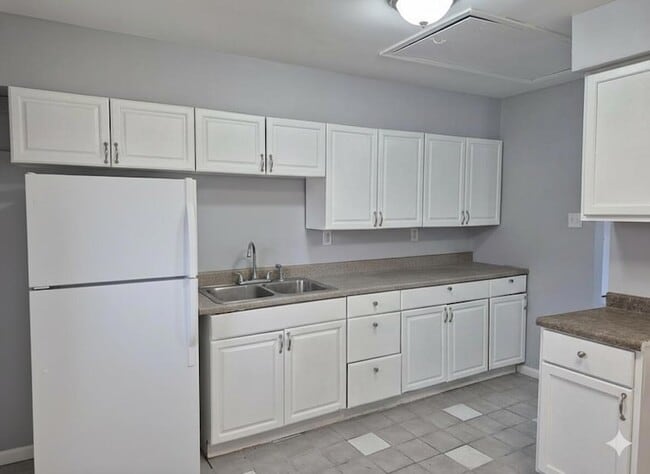 Building Photo - 3326 Delaware St