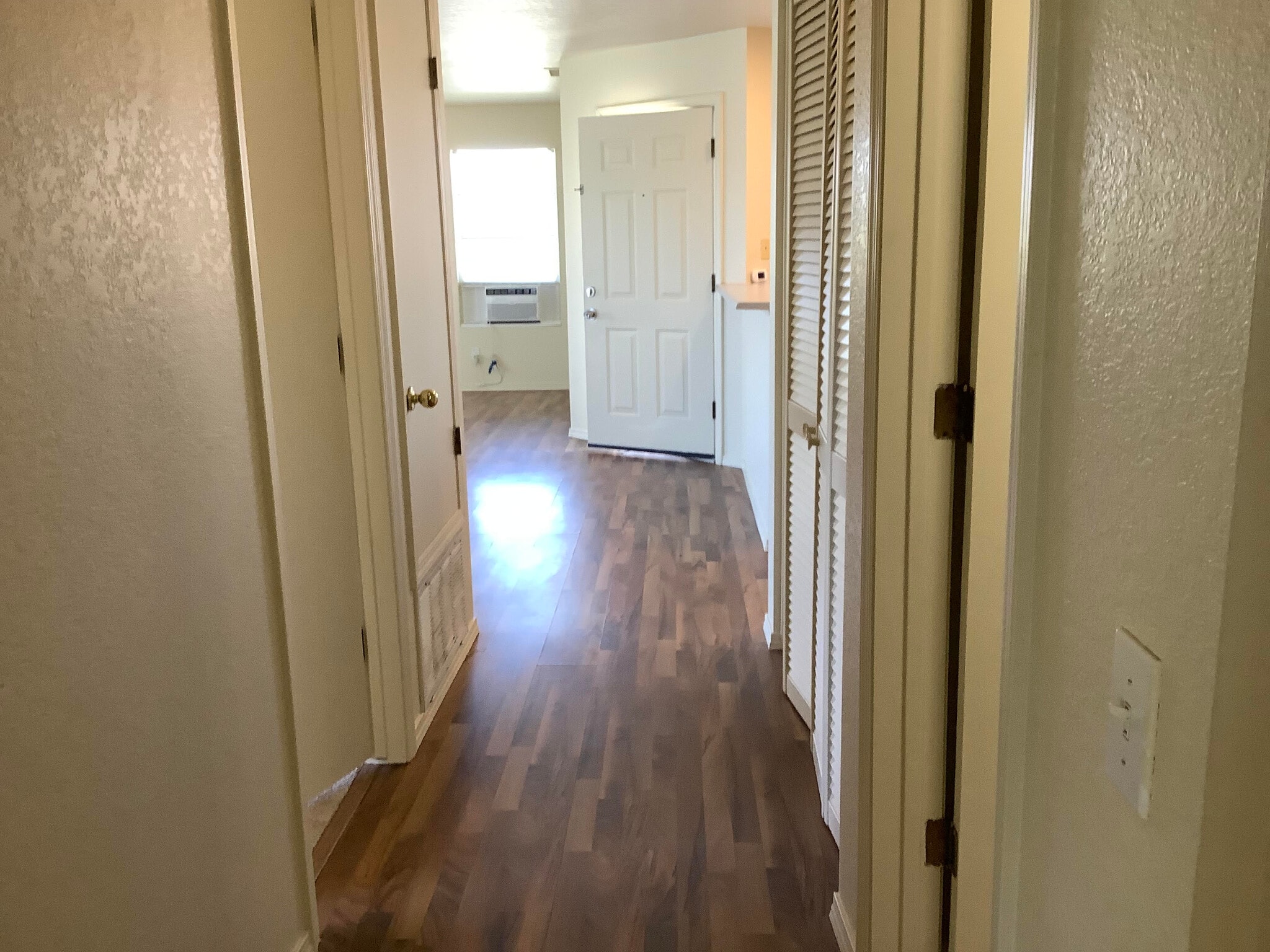 Building Photo - 604 N Bagby Dr