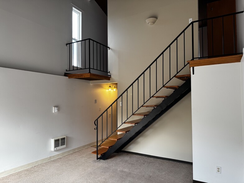 Building Photo - 3246 NE 85th St