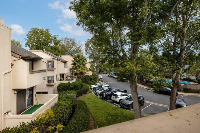 Building Photo - Updated La Jolla Townhome