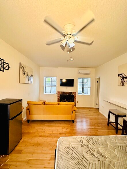 Building Photo - 4242 La Salle Ave